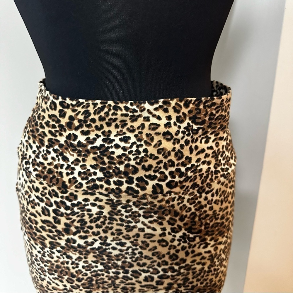 Leopard Print Pencil Skirt in Size Medium - Picture 2 of 6